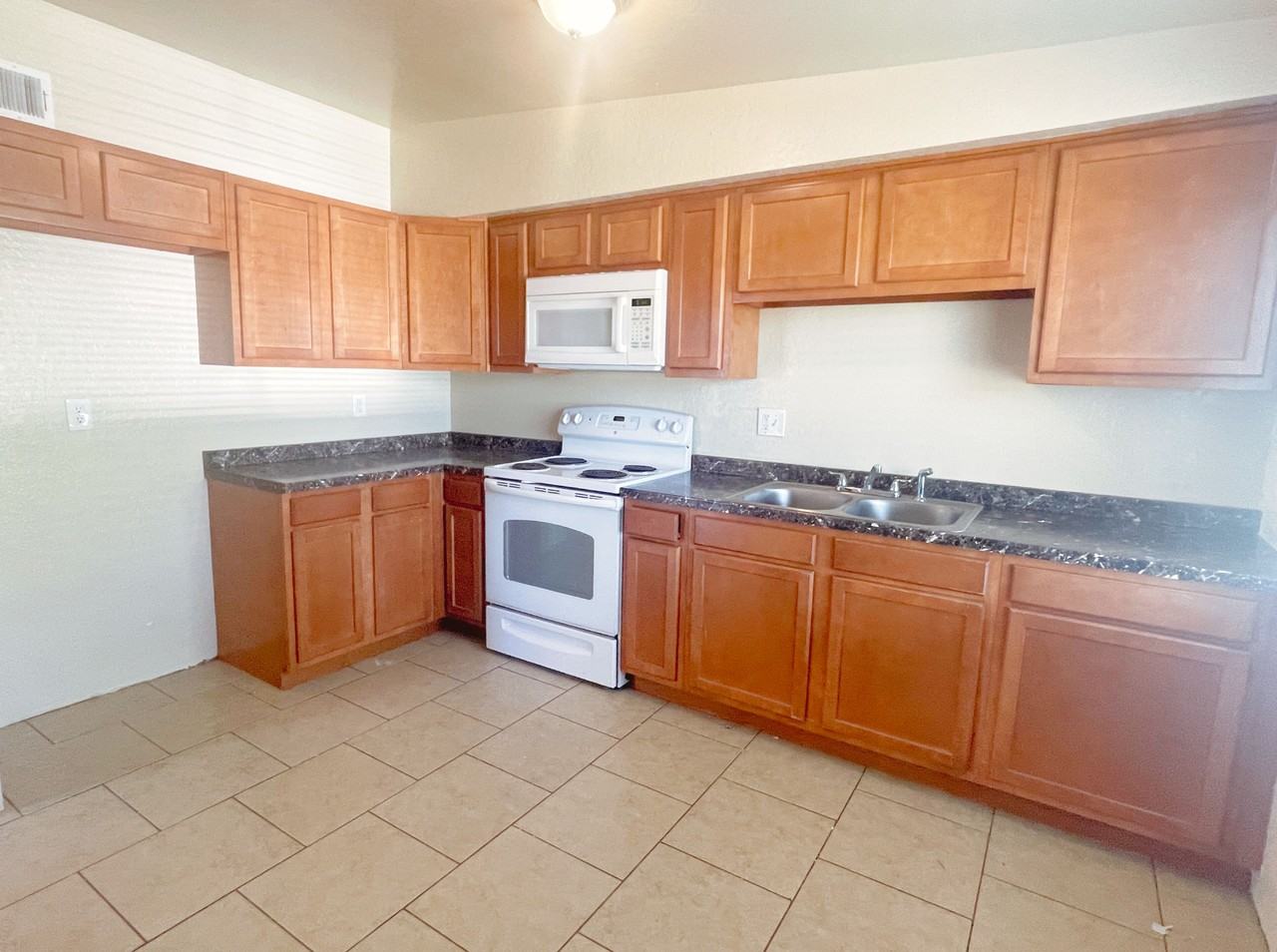 6928 N Eclipse Pl - Photo 3 of 14