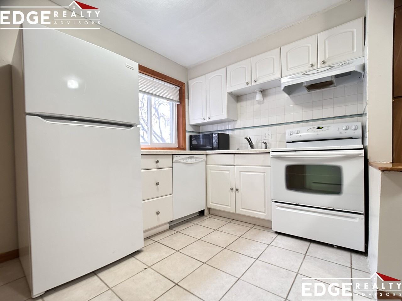 20 Jacqueline Rd #B - Photo 2 of 7