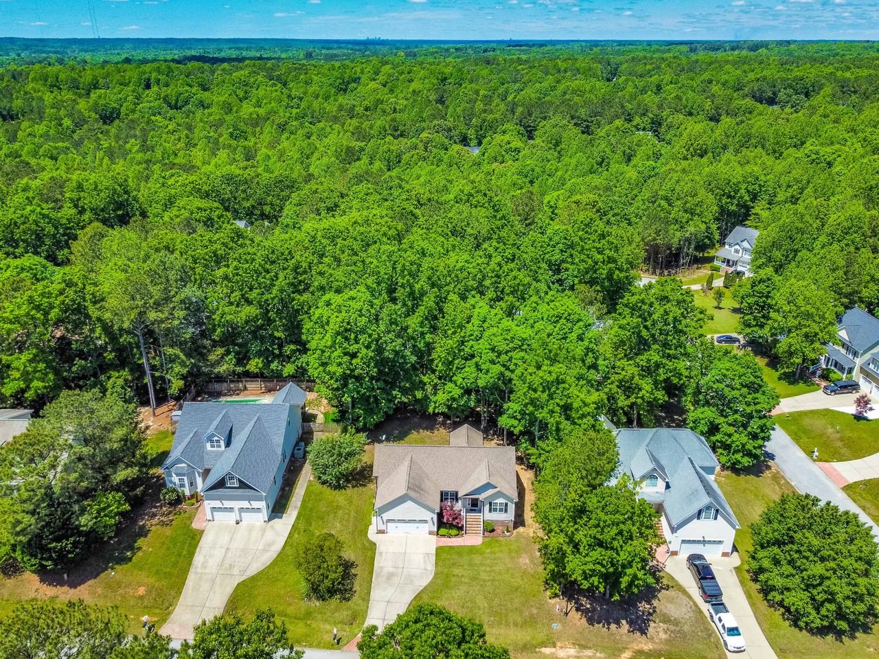 165 Winterberry St - Photo 3 of 29