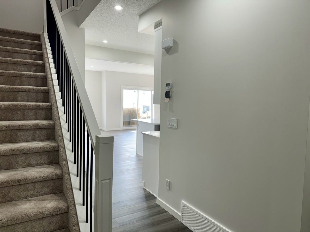 319 33 Ave Nw Uppr - Photo 5 of 21