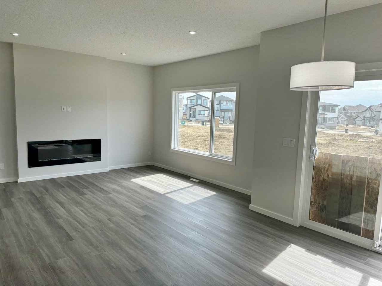 319 33 Ave Nw Uppr - Photo 2 of 21