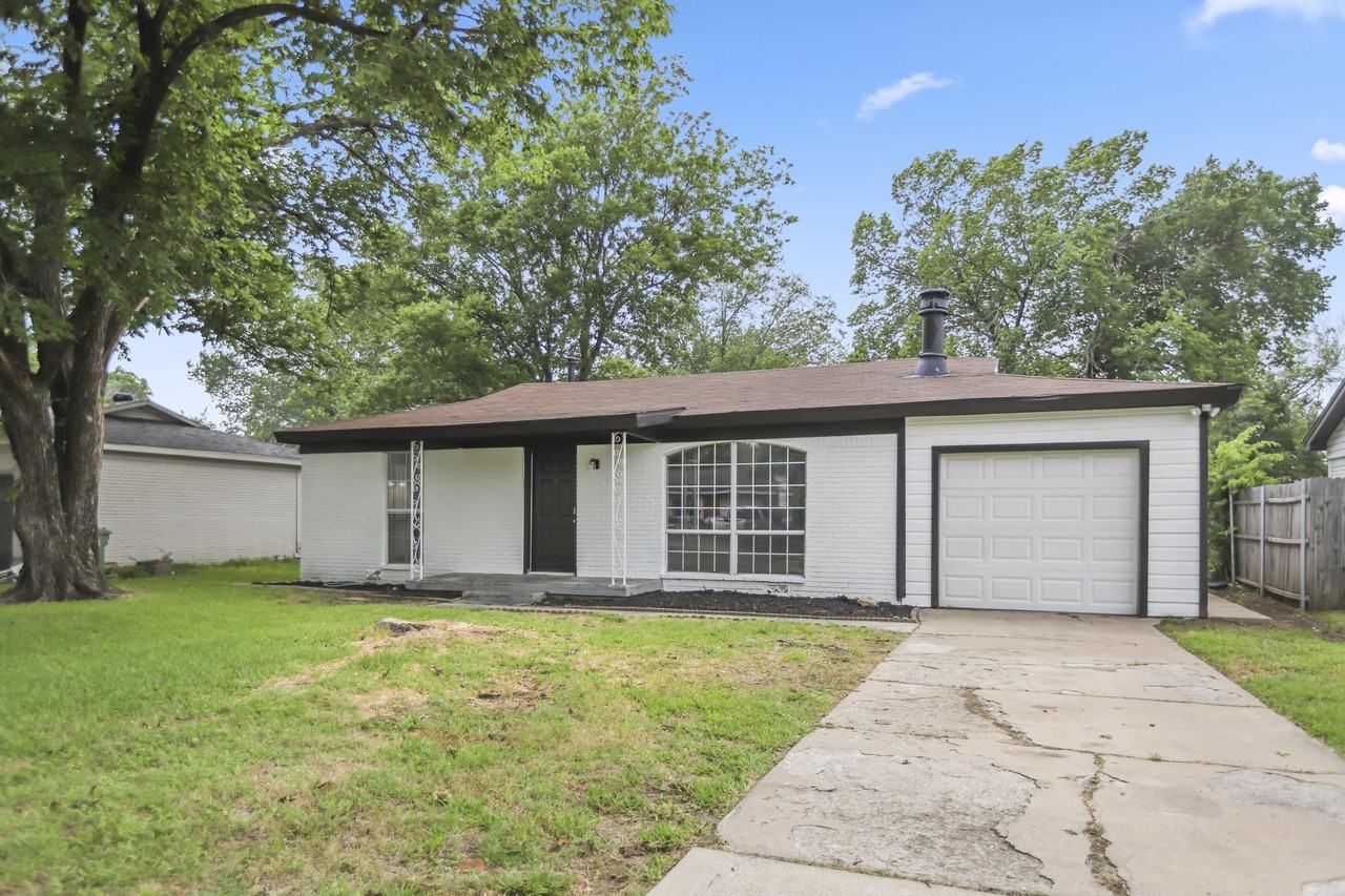 1221 Harrison Lane - Photo 3 of 20