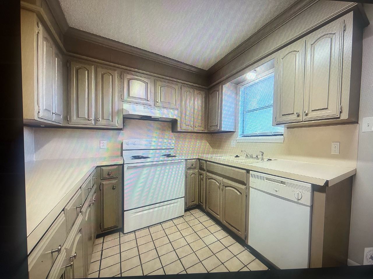 305 Brookwood Dr #305B - Photo 2 of 17