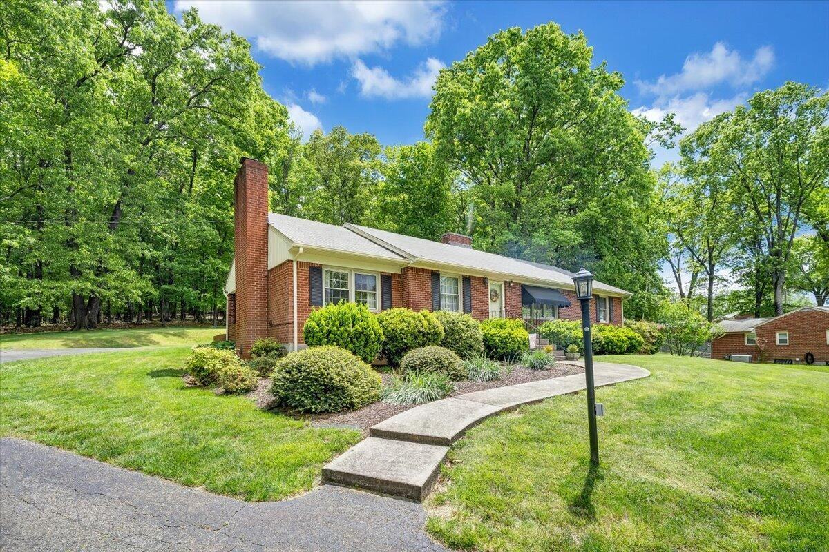 613 Maplewood Dr #NA - Photo 2 of 38