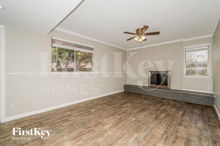 1105 Gloucester Ct S - Photo 3 of 15