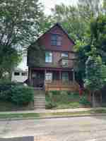 featured image of 621 E Locust St