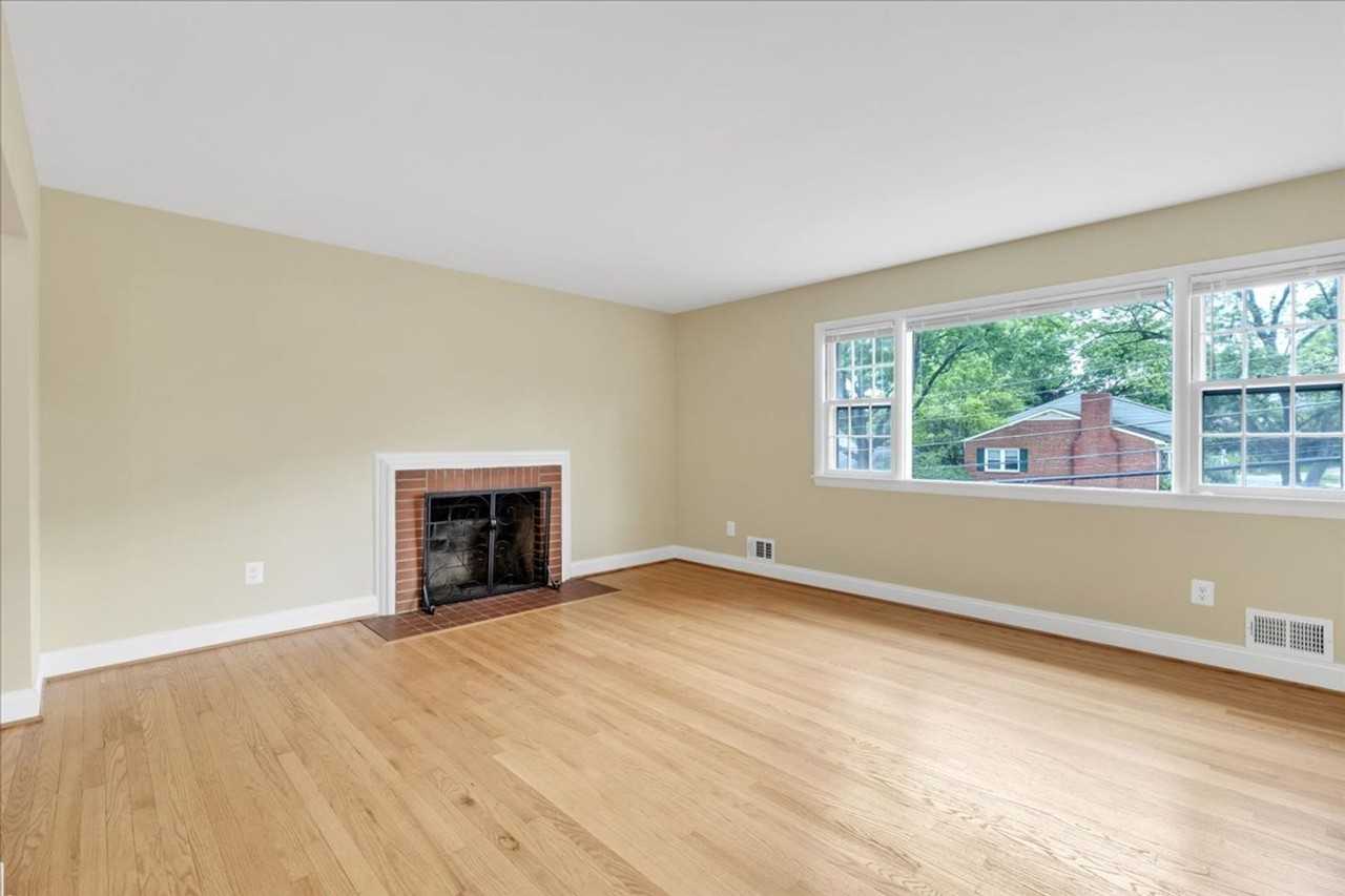 664 S Greenbrier St - Photo 3 of 30