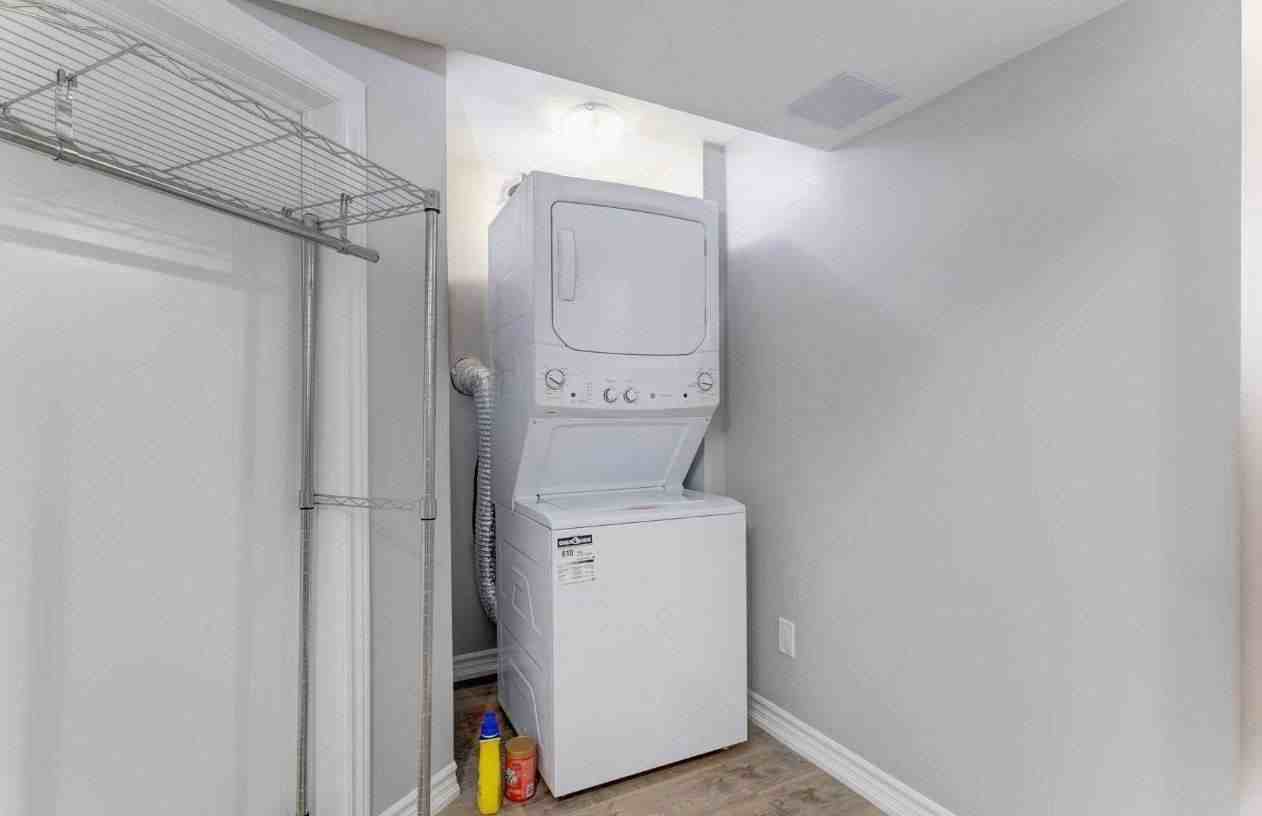 110 Livingstone Avenue - Photo 4 of 16