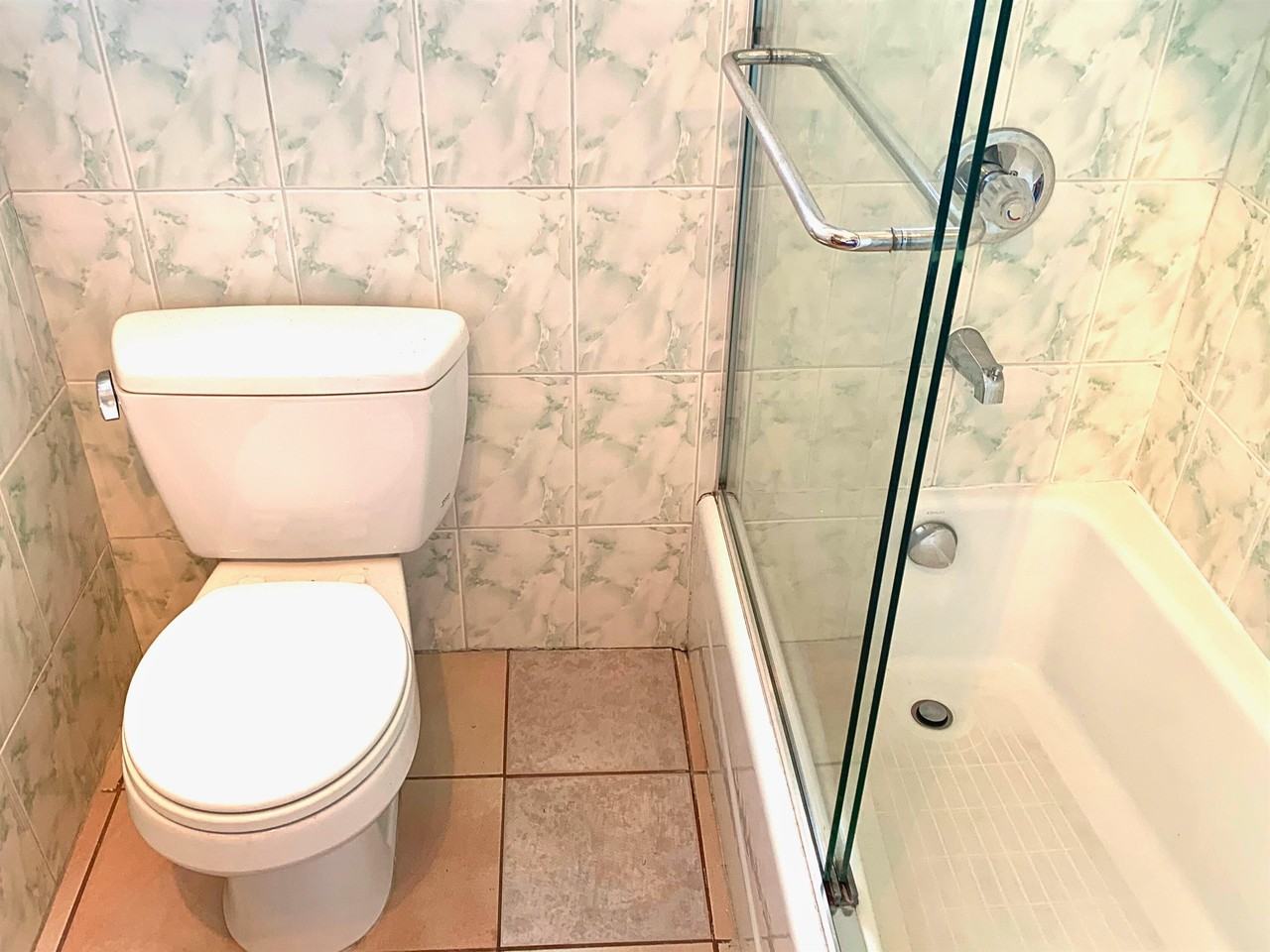 2246 23rd St - Photo 3 of 10