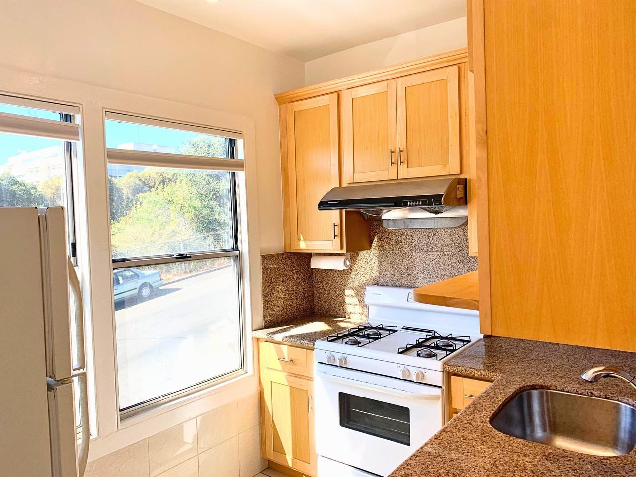 2246 23rd St - Photo 2 of 10