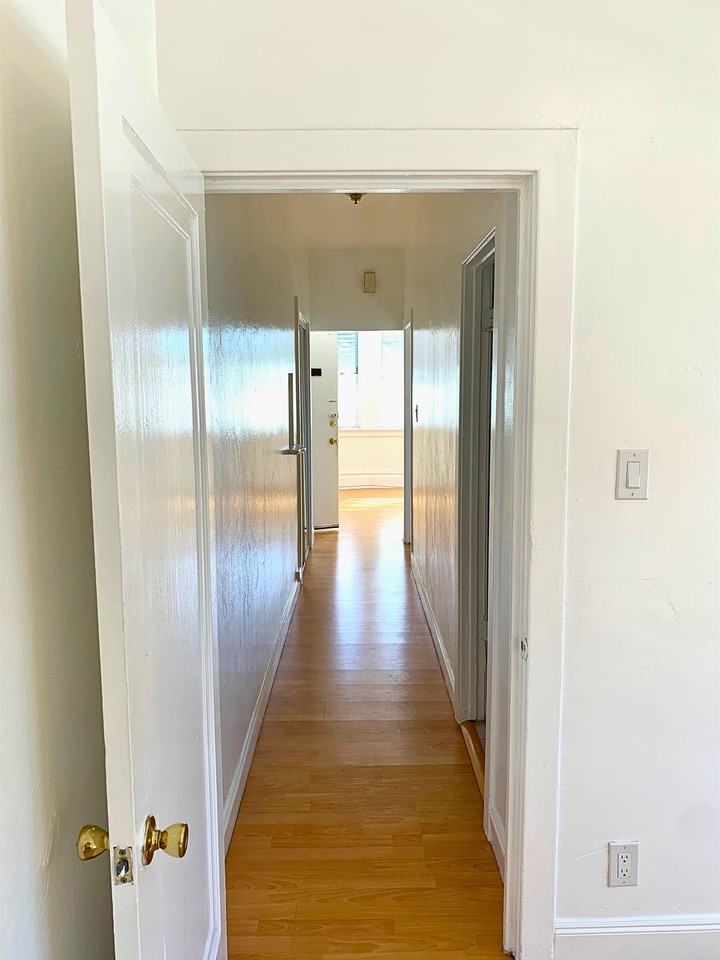 2246 23rd St - Photo 4 of 10