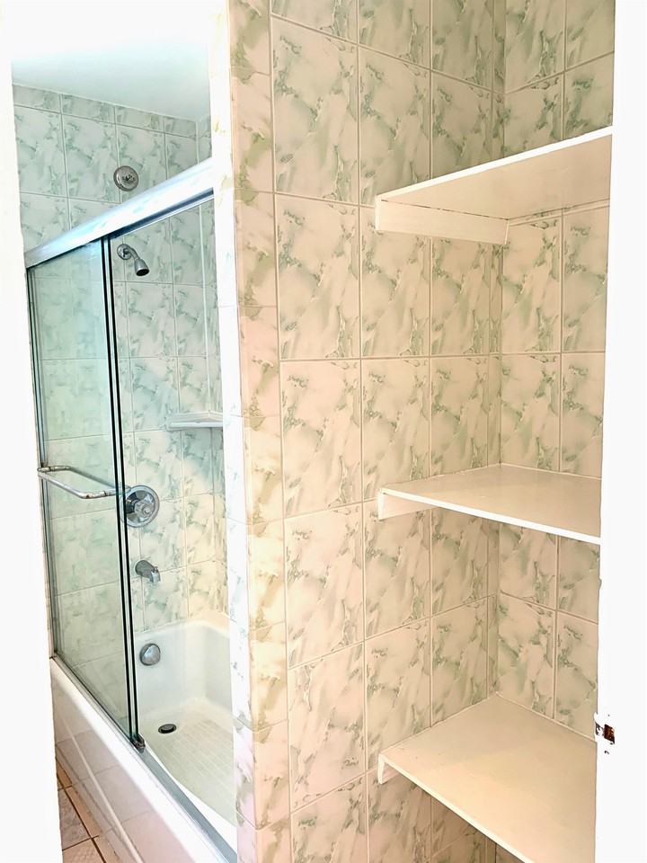 2246 23rd St - Photo 6 of 10