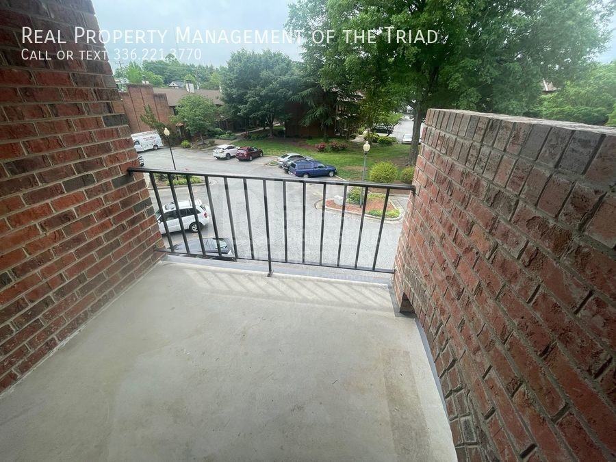 805 W Mcgee St #B - Photo 2 of 16