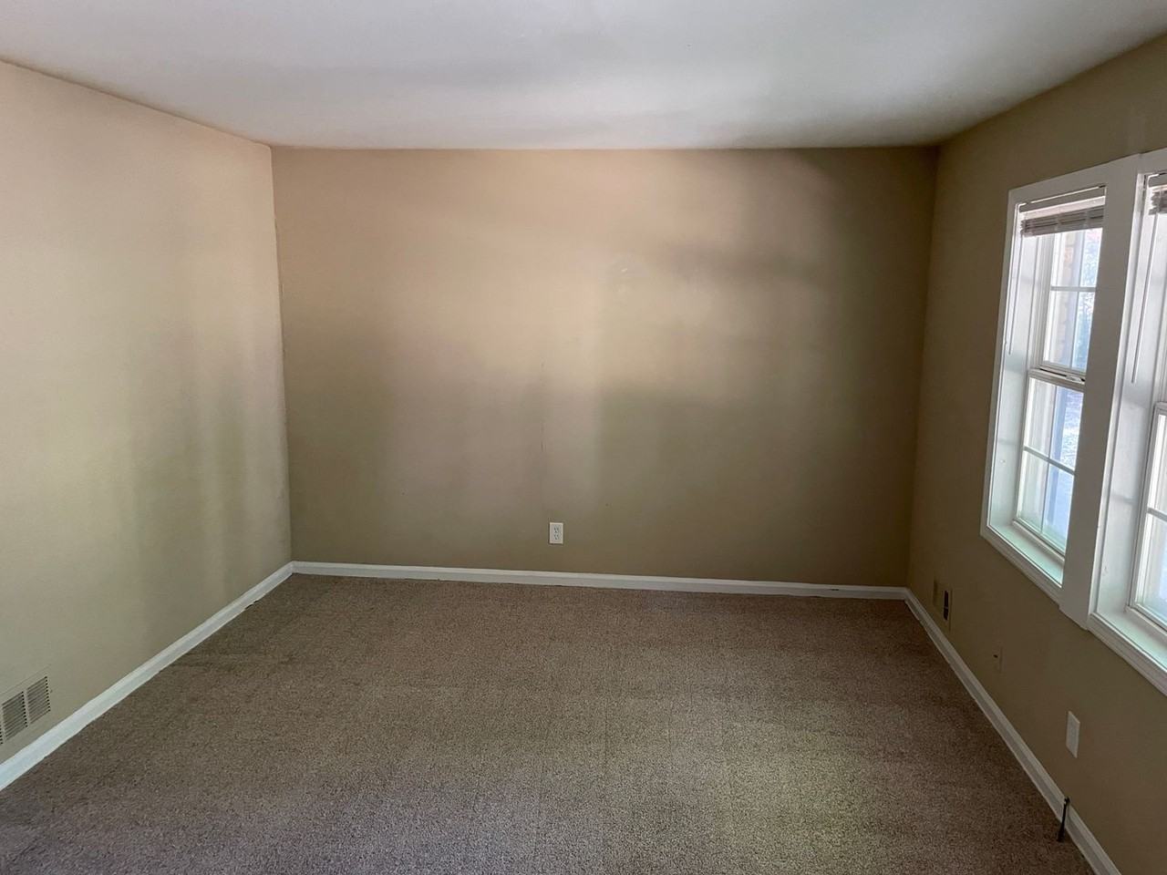 6660 Maxwell A-B - Photo 2 of 6