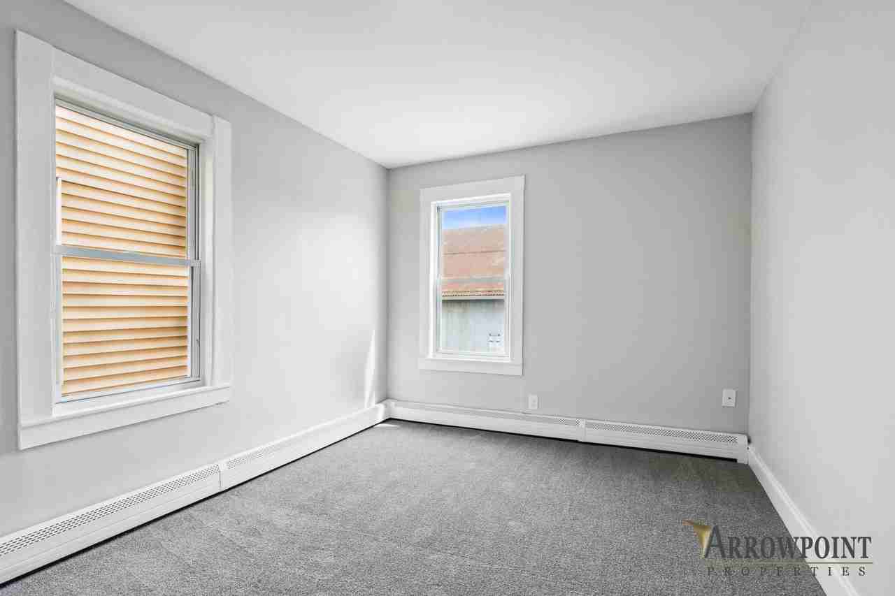 Jordan Court Apartments - Photo 4 of 17