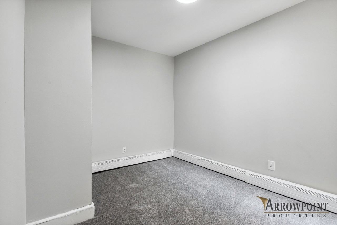 Jordan Court Apartments - Photo 5 of 17