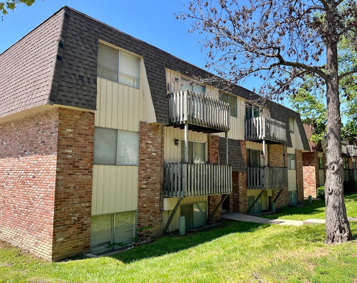 1027 Mississippi - Photo 2 of 2