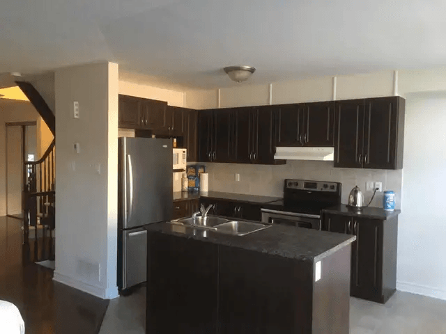 201 Silvermoon Crescent - Photo 2 of 3
