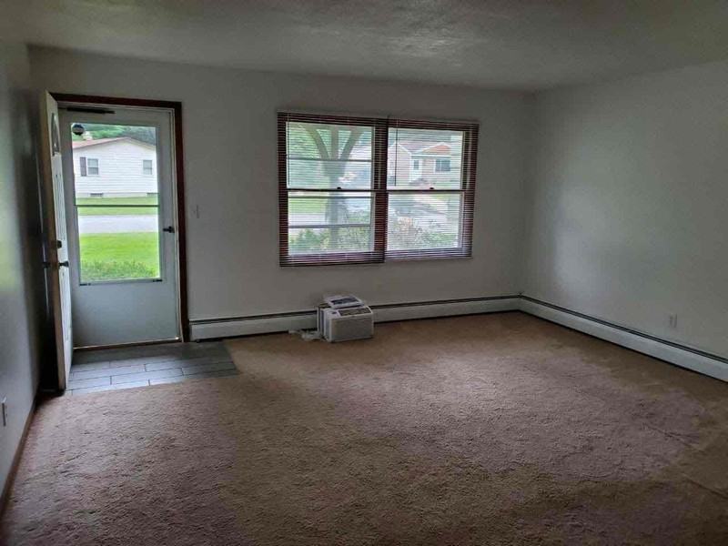 1303 Fallingbrook Dr Se - Photo 2 of 11