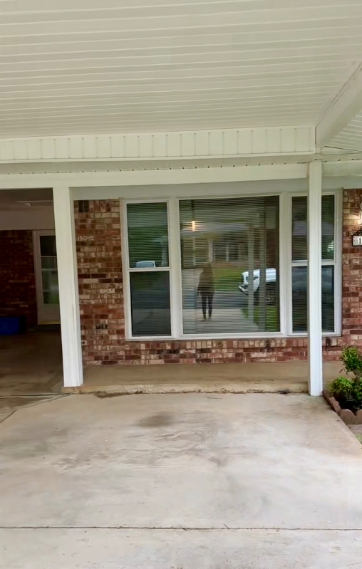 111 Camellia St - Photo 4 of 36