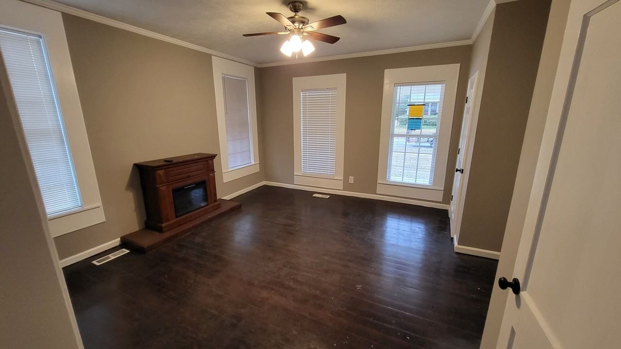 211 West Dr - Photo 2 of 12