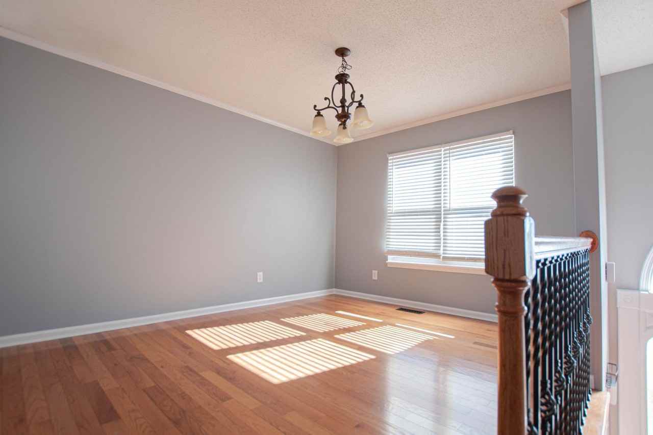 507 Brentwood Cir - Photo 2 of 20