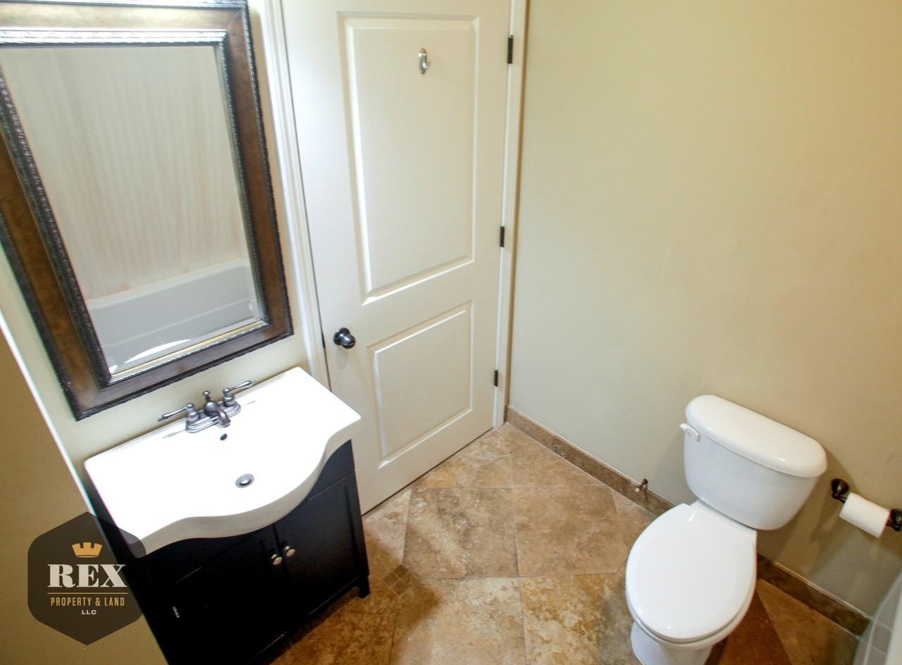 936 Broad St - Photo 6 of 10