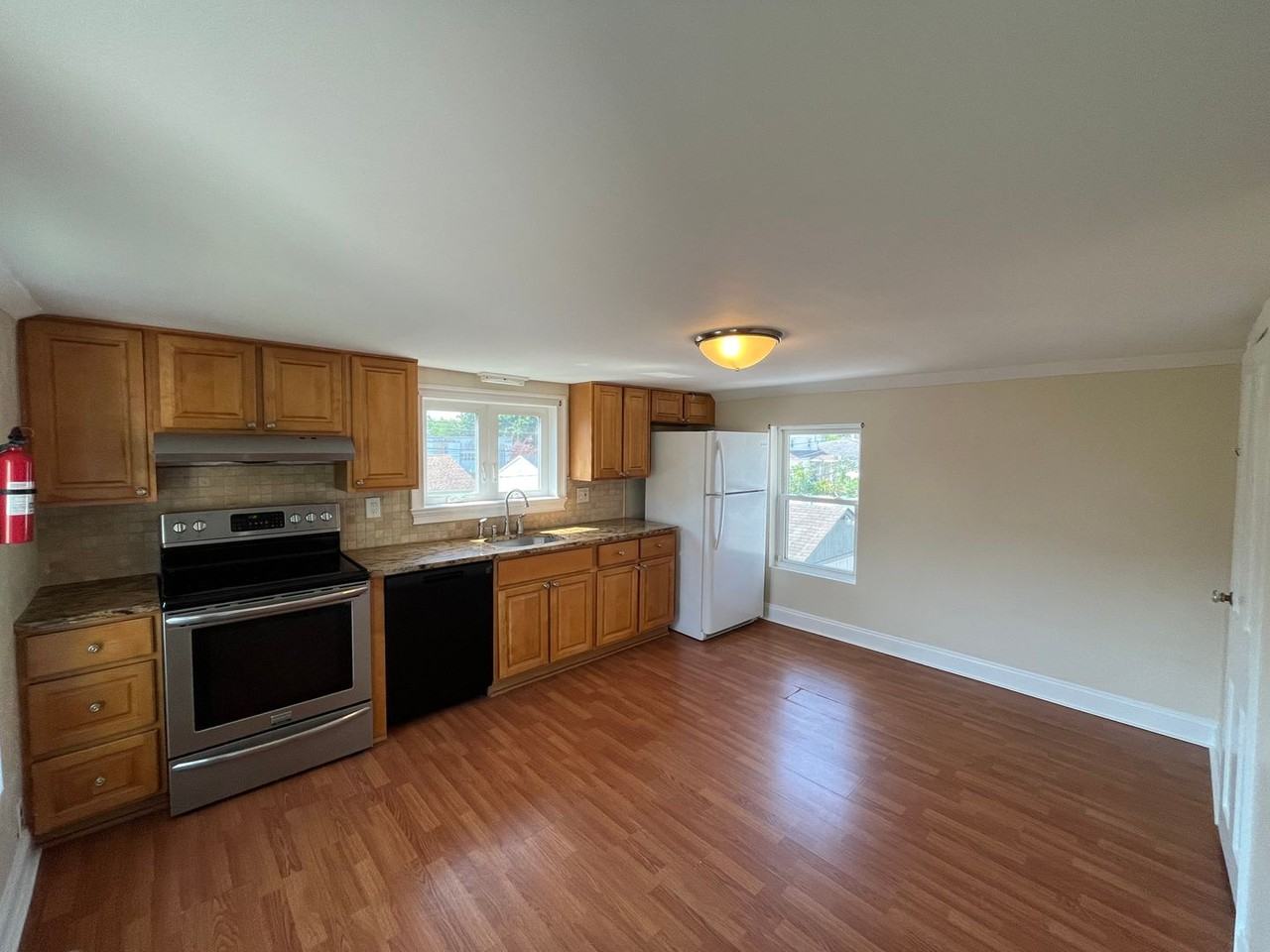 533 Barclay Ave - Photo 3 of 13