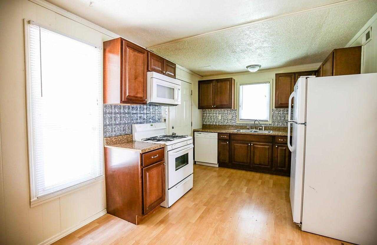 306 S Hampton Ave - Photo 2 of 11