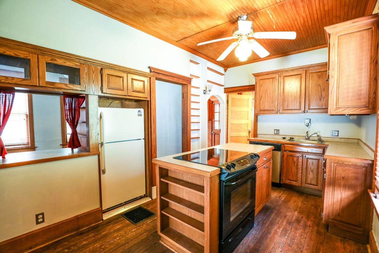 311 S Florence Ave - Photo 3 of 10