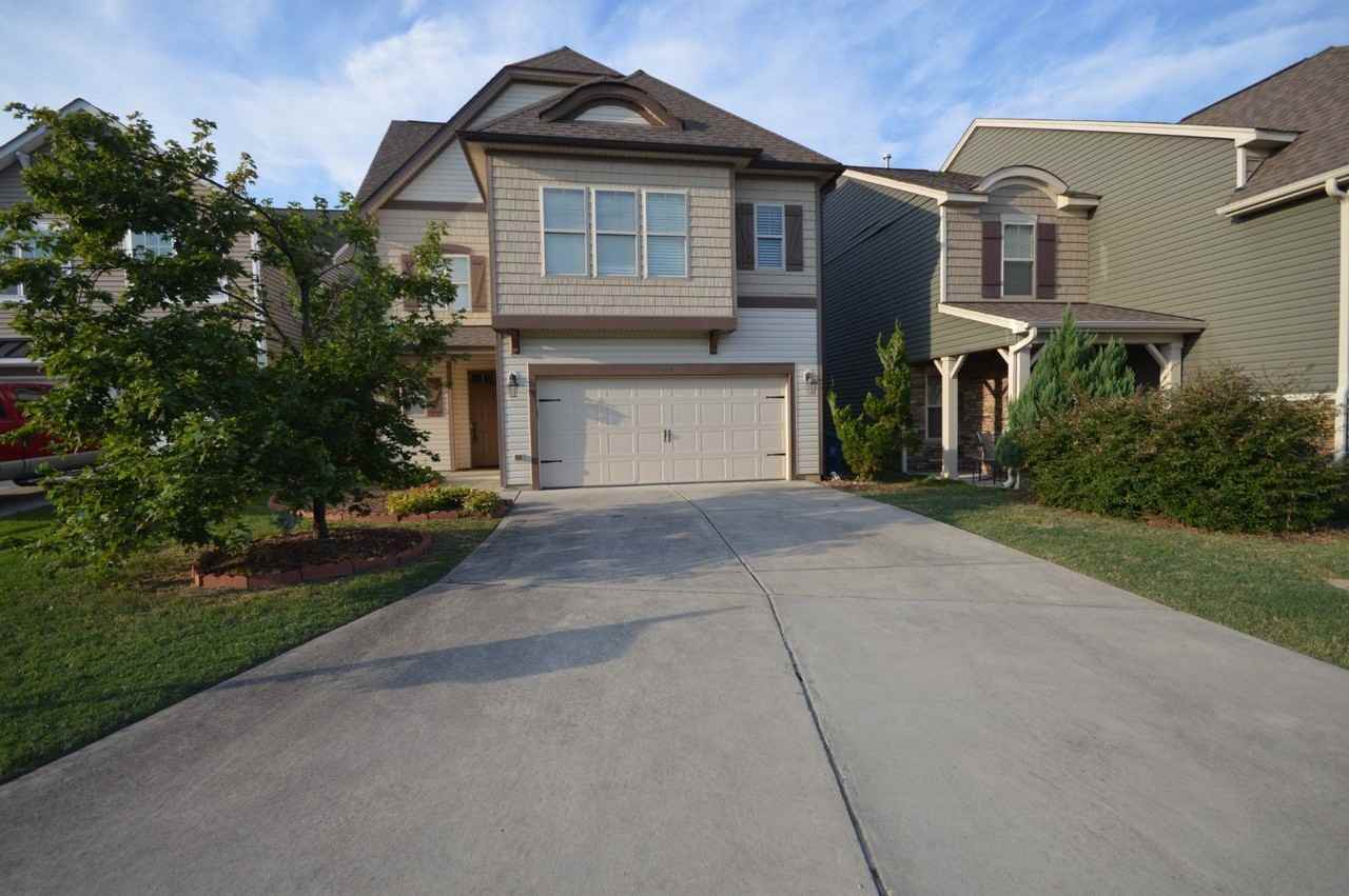 204 Station Dr - Photo 2 of 31