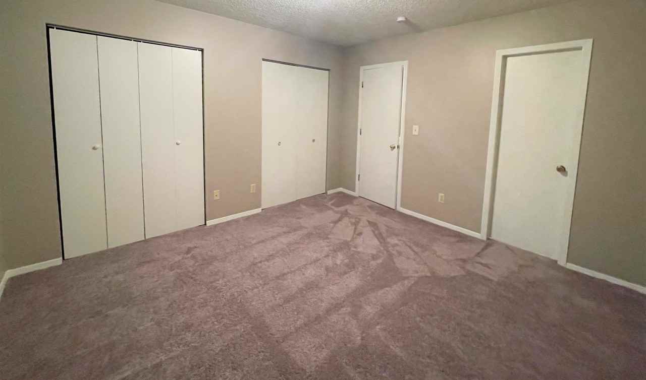 2507 W 27th St - Photo 3 of 10