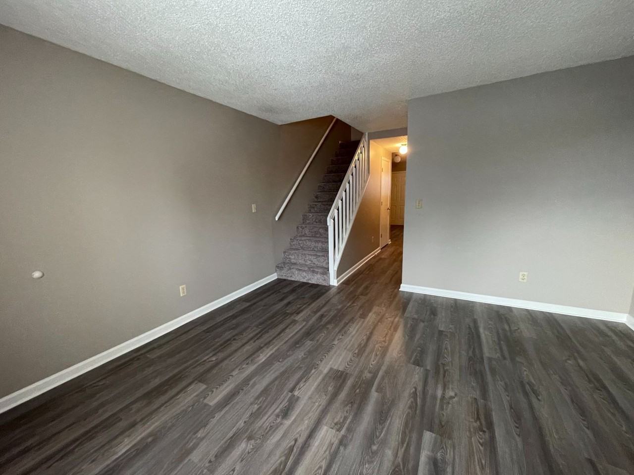 2507 W 27th St - Photo 6 of 10