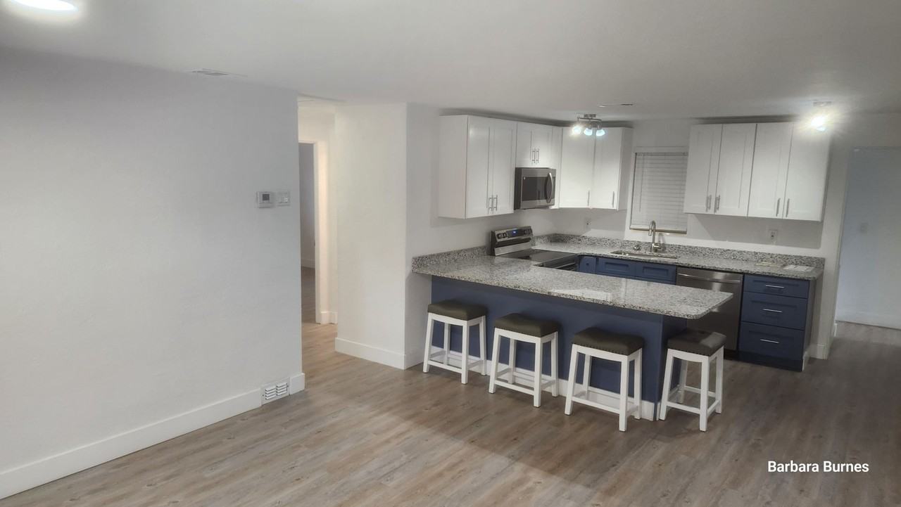 549 Martha Dr - Photo 5 of 19