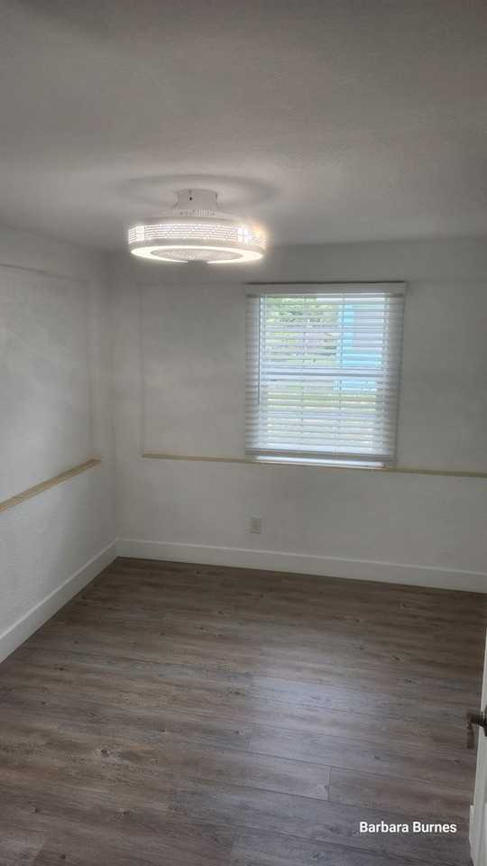 549 Martha Dr - Photo 7 of 19