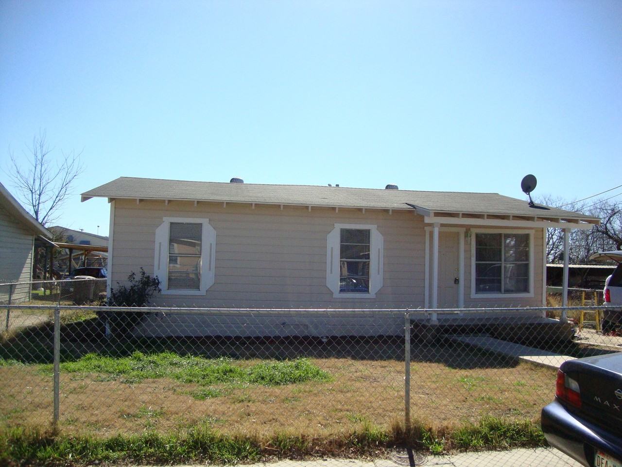 118 Durant St - Photo 2 of 12