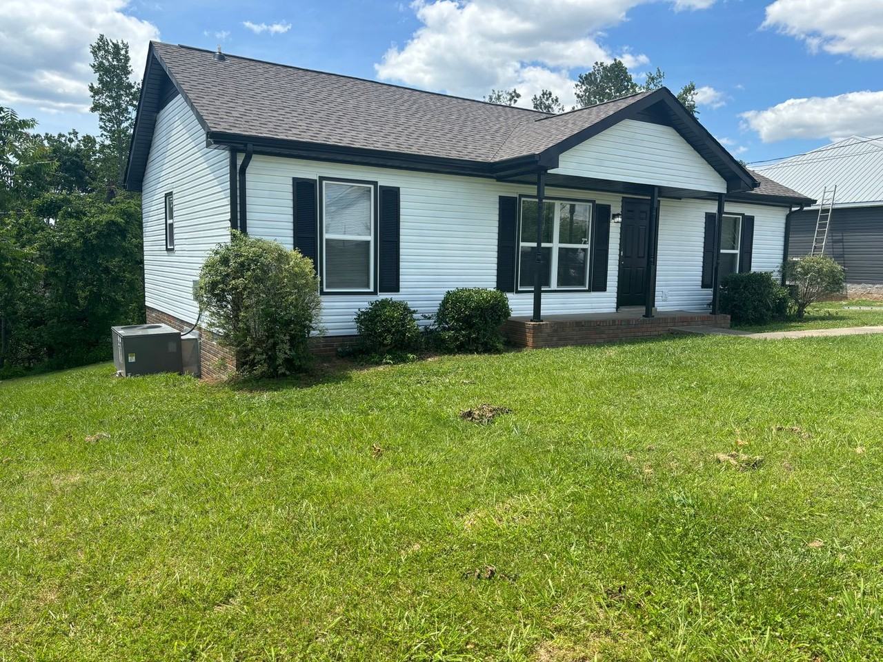 1237 Kendall Dr - Photo 3 of 25