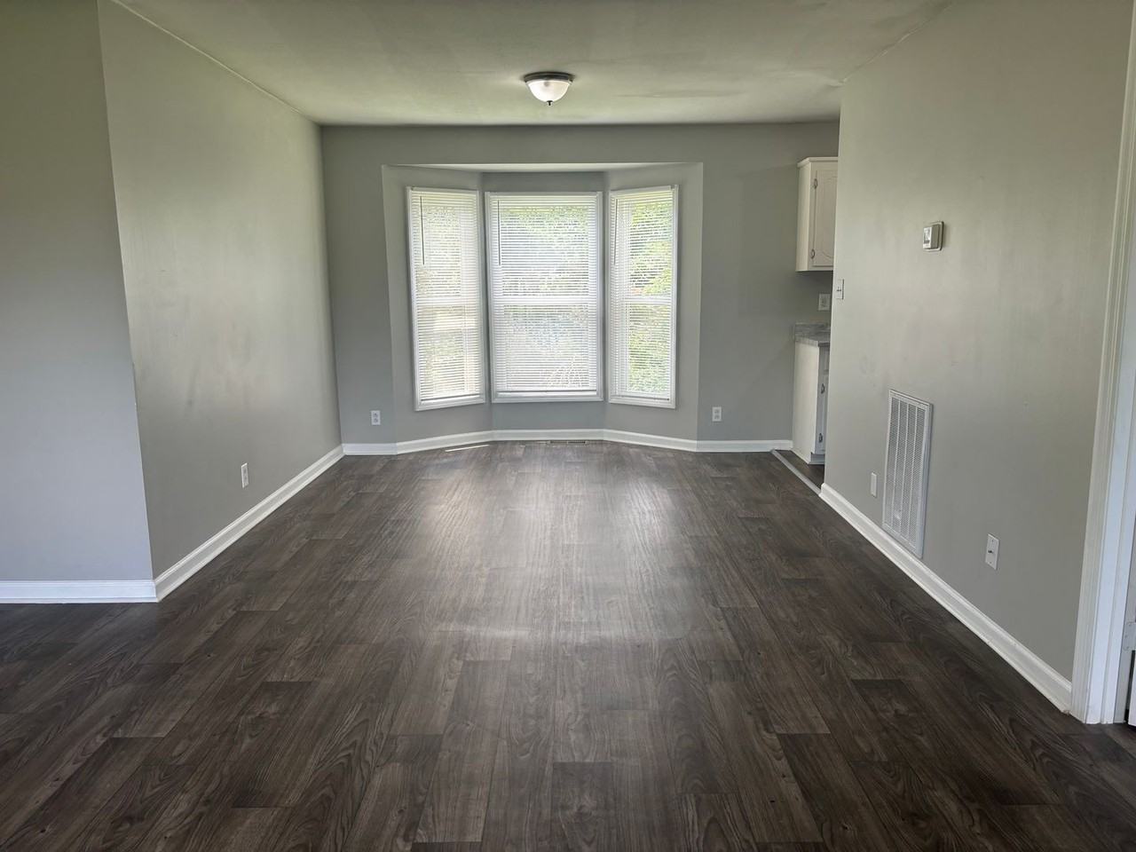 1237 Kendall Dr - Photo 4 of 25