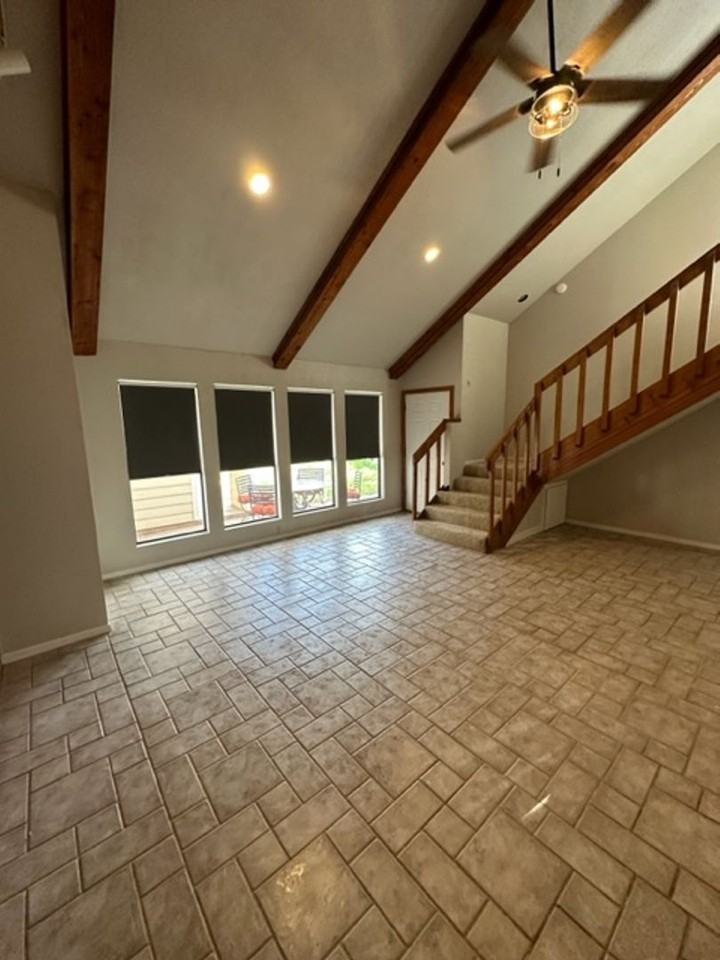 27 Harbour Town St - Photo 2 of 23