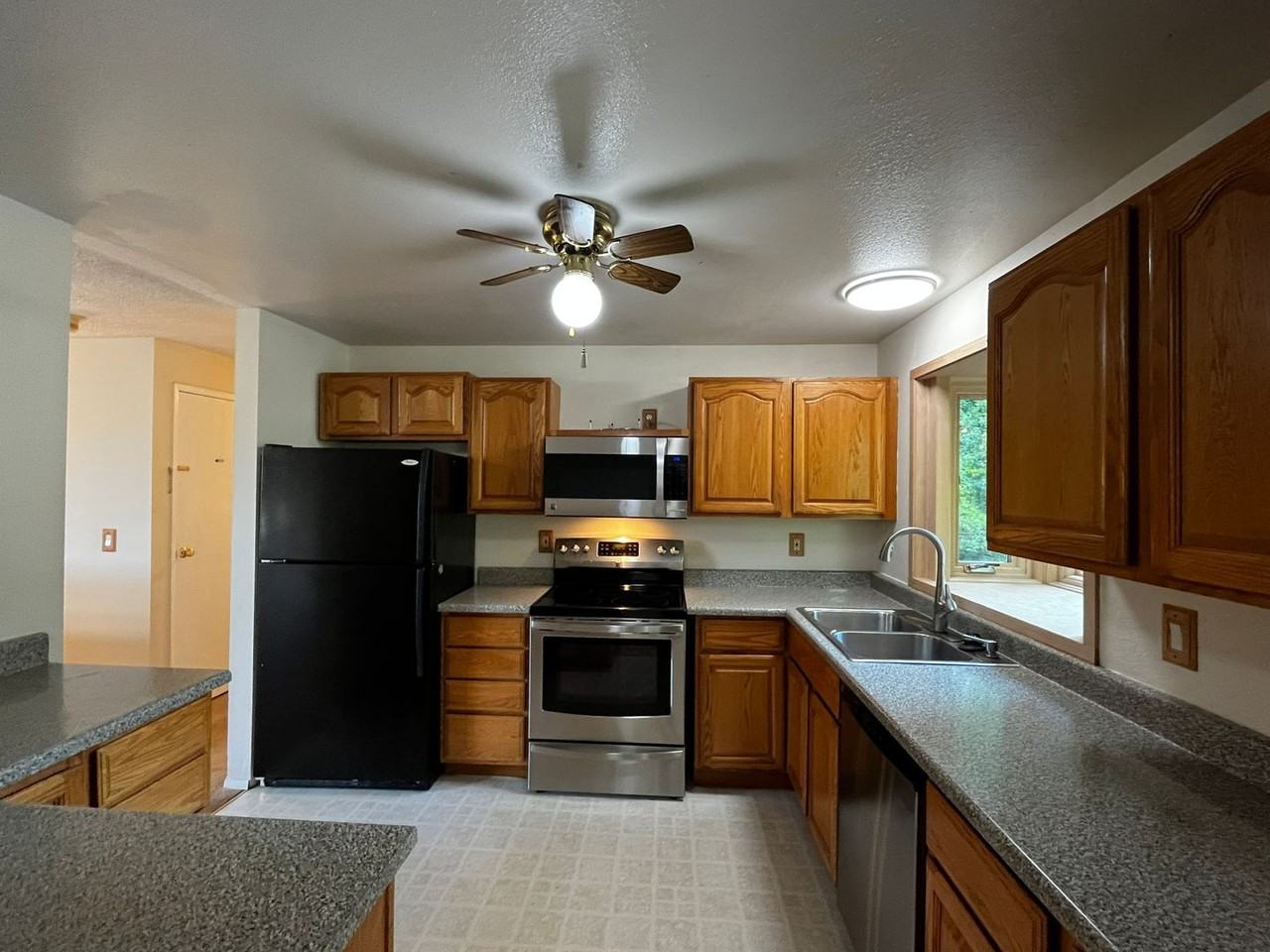 3075 Ne 72nd St - Photo 3 of 28