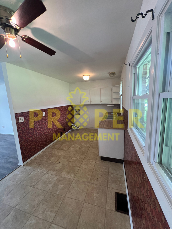 2307 Westport Dr - Photo 3 of 10