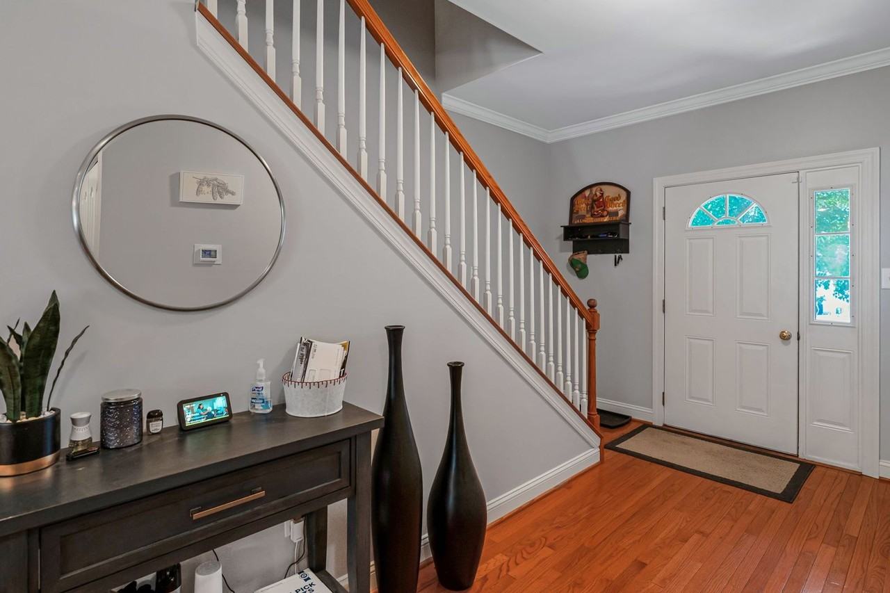 1019 Ford St - Photo 3 of 32