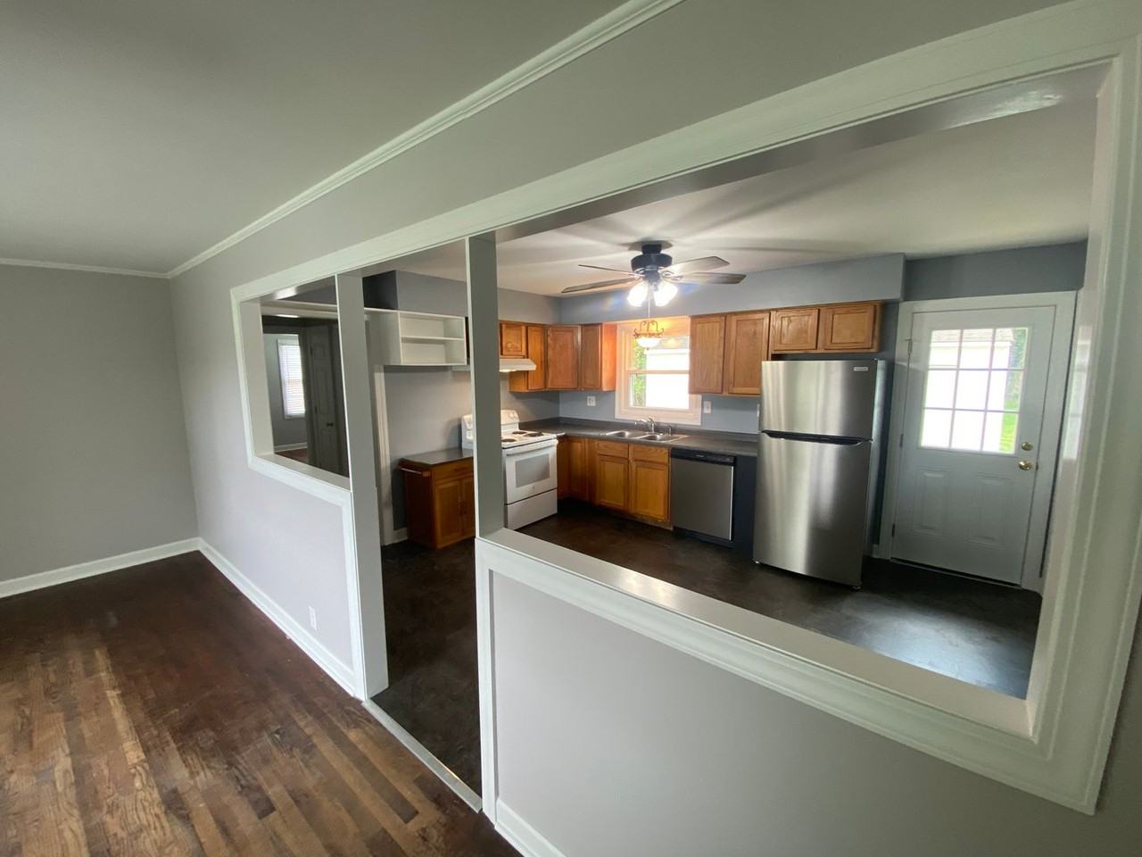3138 Harrison St - Photo 2 of 19