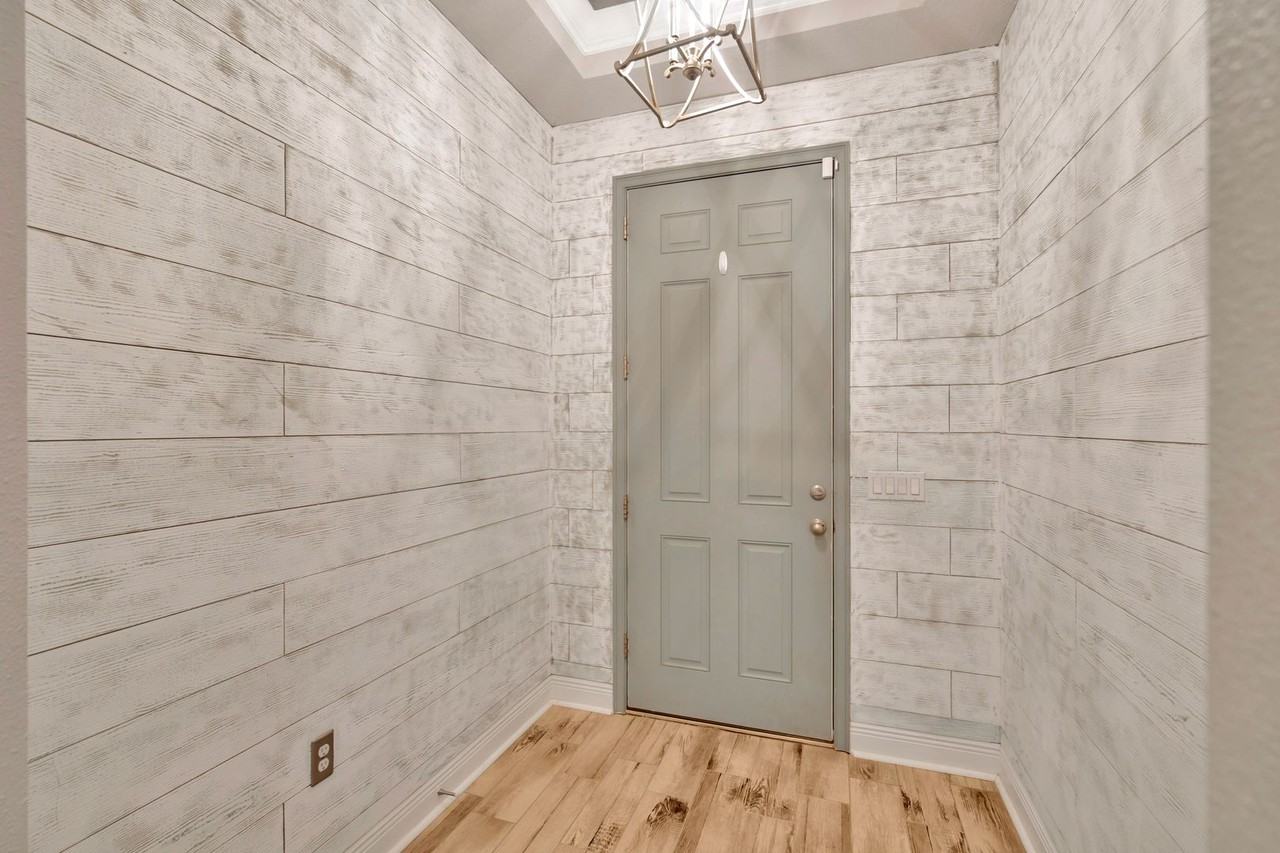 6518 Park Strand Dr - Photo 3 of 30