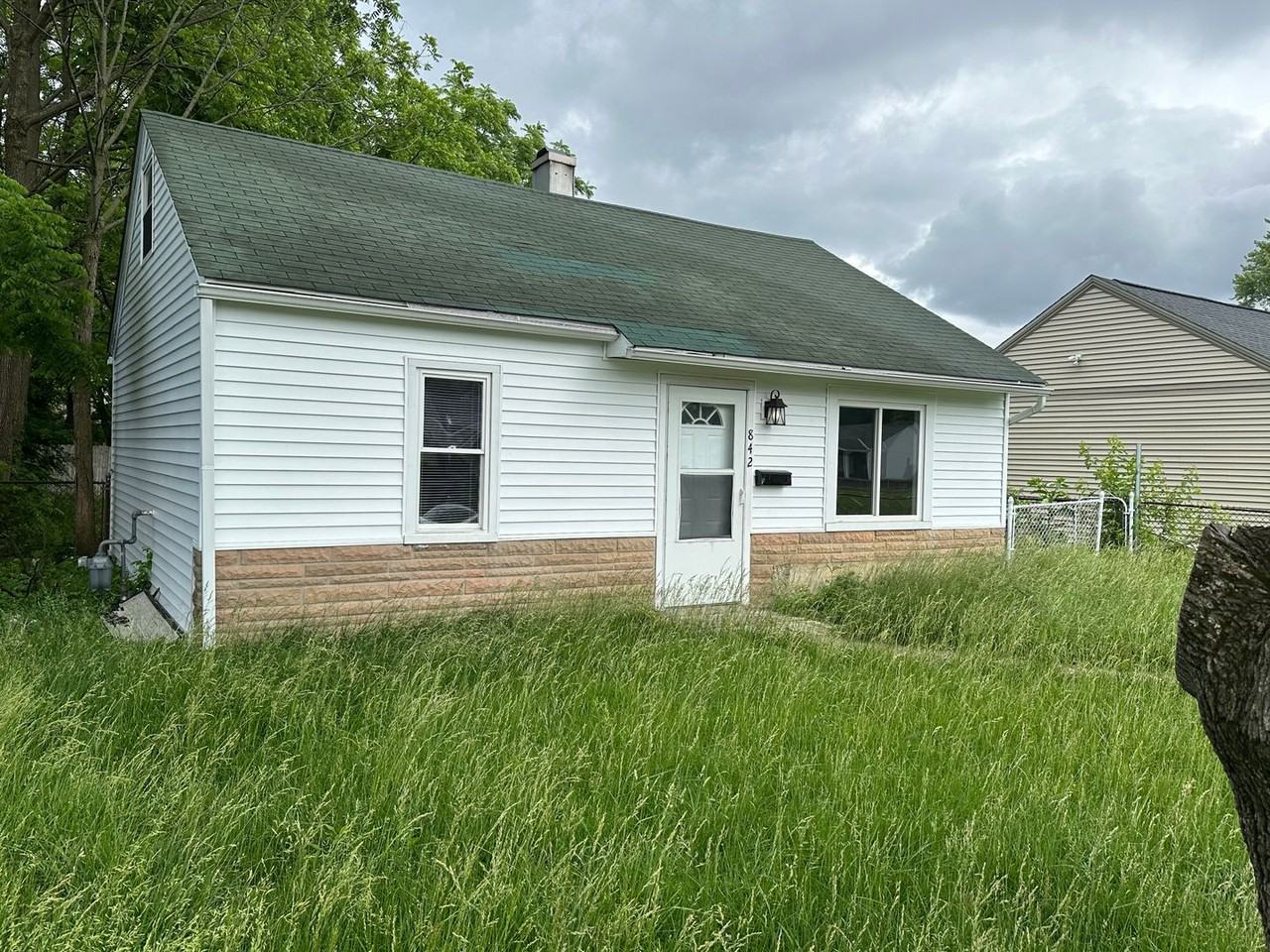 842 Murray Ave - Photo 2 of 9