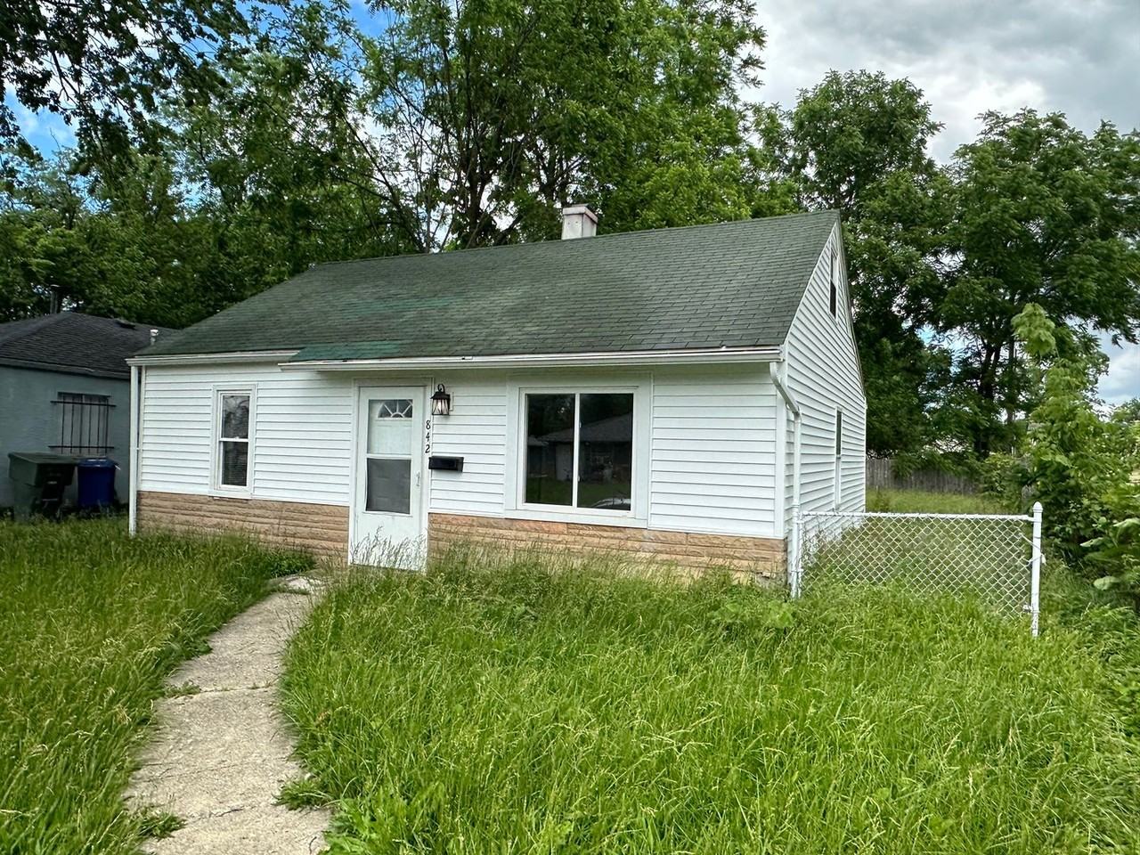 842 Murray Ave - Photo 3 of 9