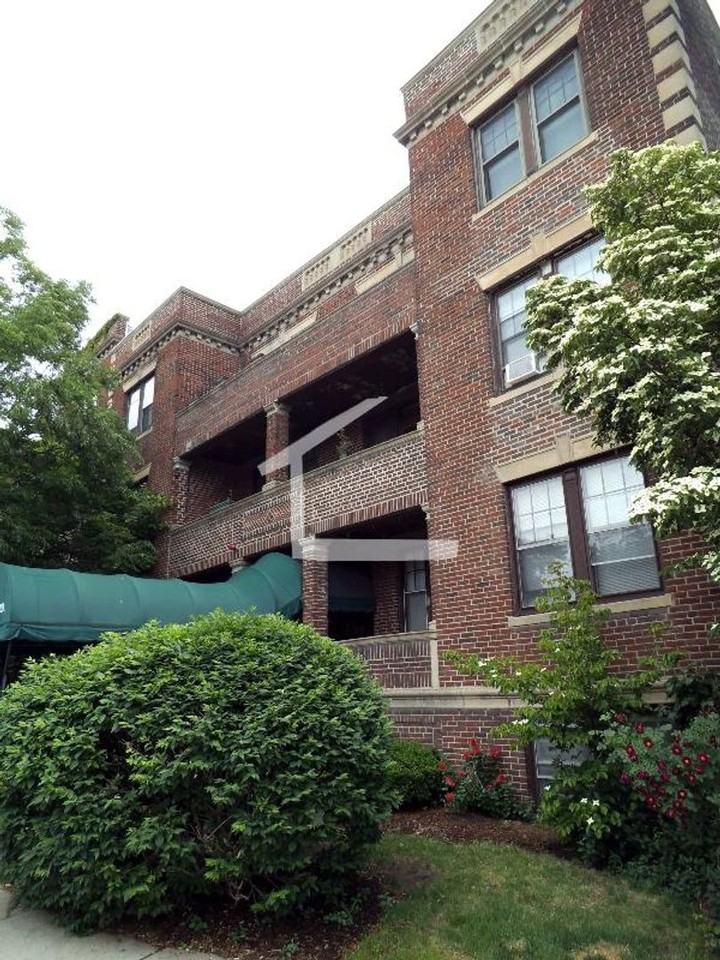 35 Mount Hood Rd - Photo 2 of 10