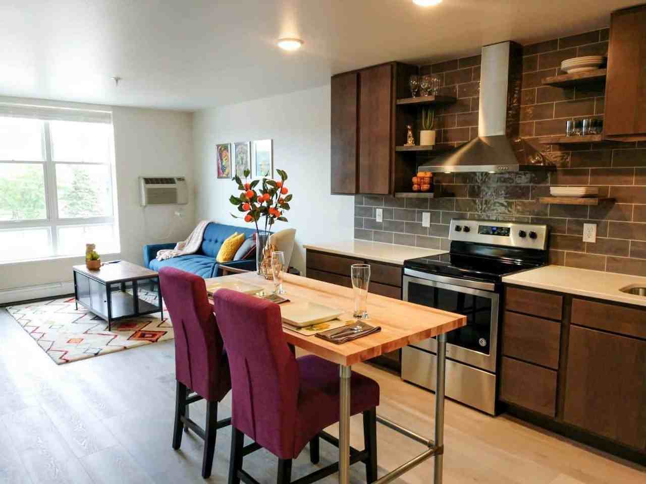 Live at Pioneer Place - Photo 5 of 16