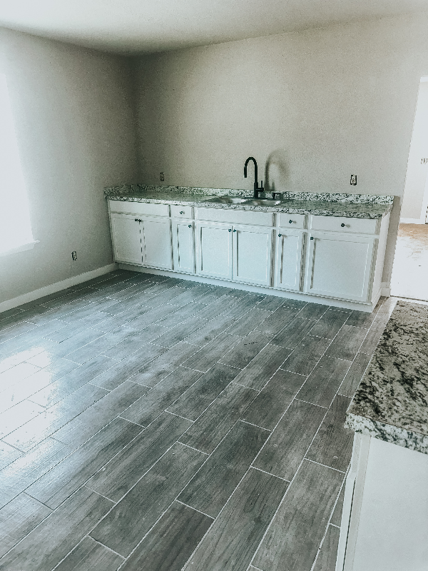 701 S Broadway Ave - Photo 3 of 6