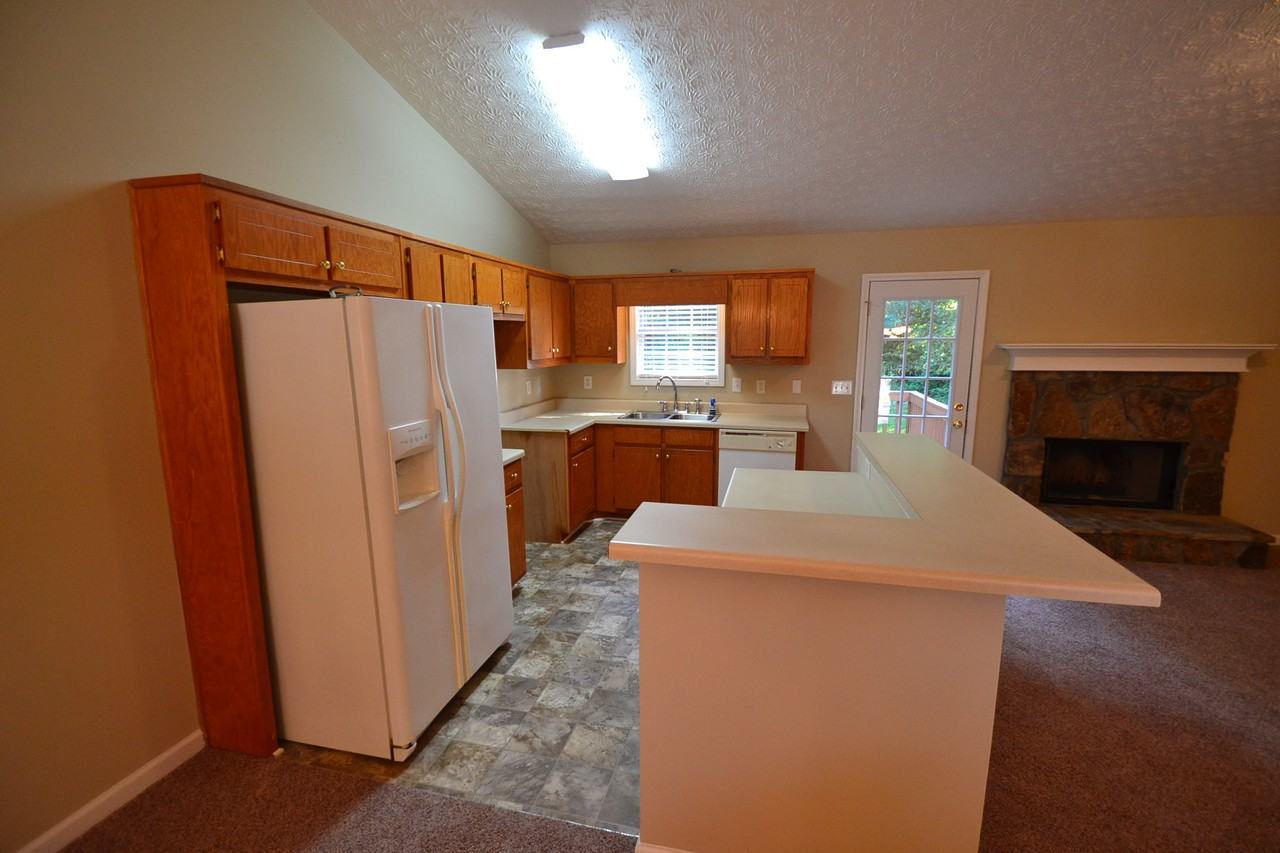 4176 Heatherstone Dr - Photo 2 of 6